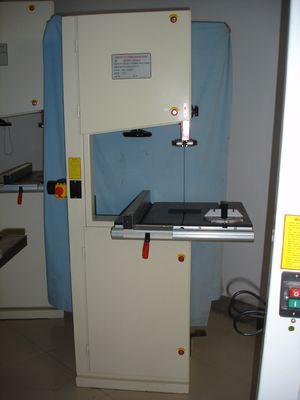 2HP η κάθετη ξύλινη ζώνη είδε στο νέο όρο το ξύλινο μέταλλο τέμνουσα πριονοκορδέλλα
