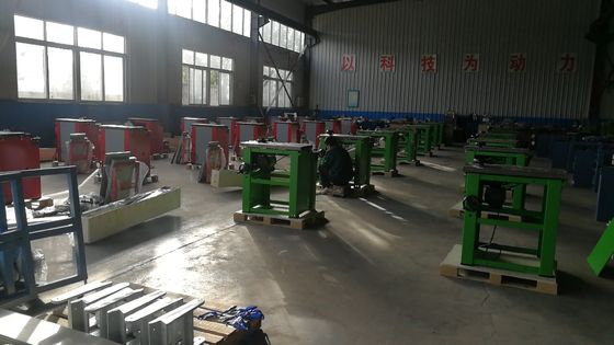 Cnc επιτροπής γλιστρώντας επιτραπέζιο πριόνι 800mm που τοποθετεί για την κοπή πινάκων Artficial